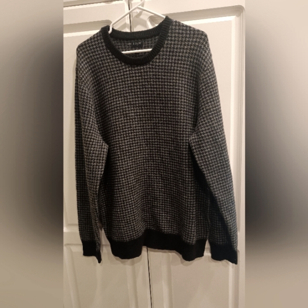 J Crew cashmere crewneck sweater in houndstooth